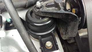 Замена опоры двигателя Mercedes-Benz CLK-Класс AMG  в Жуковском